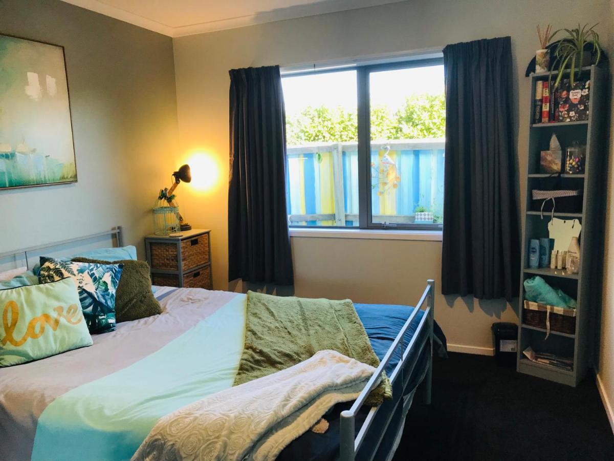 A Little Bit Beachy Modern Guest Room And Private Toilet Christchurch Exteriér fotografie