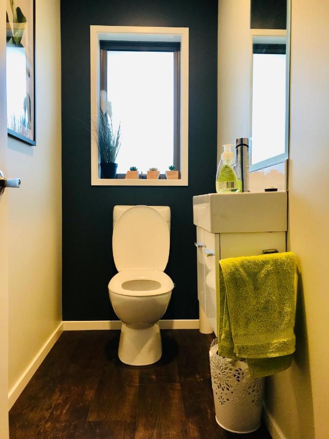 A Little Bit Beachy Modern Guest Room And Private Toilet Christchurch Exteriér fotografie